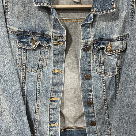 Woman’s BlueJean Jacket - Picture 2 of 7